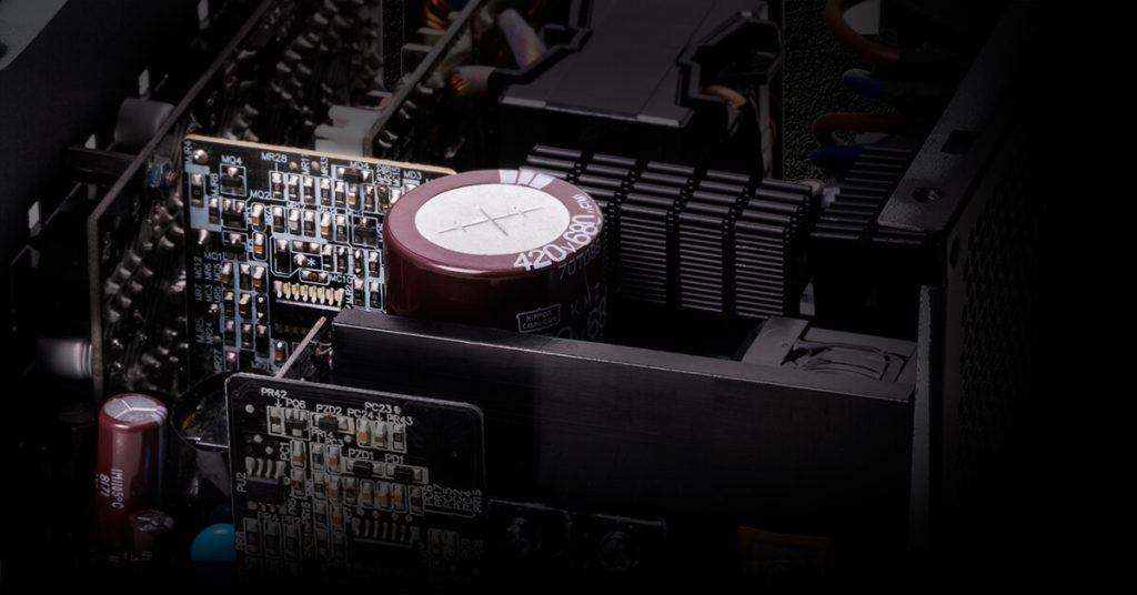 Capacitores de uma fonte de computador